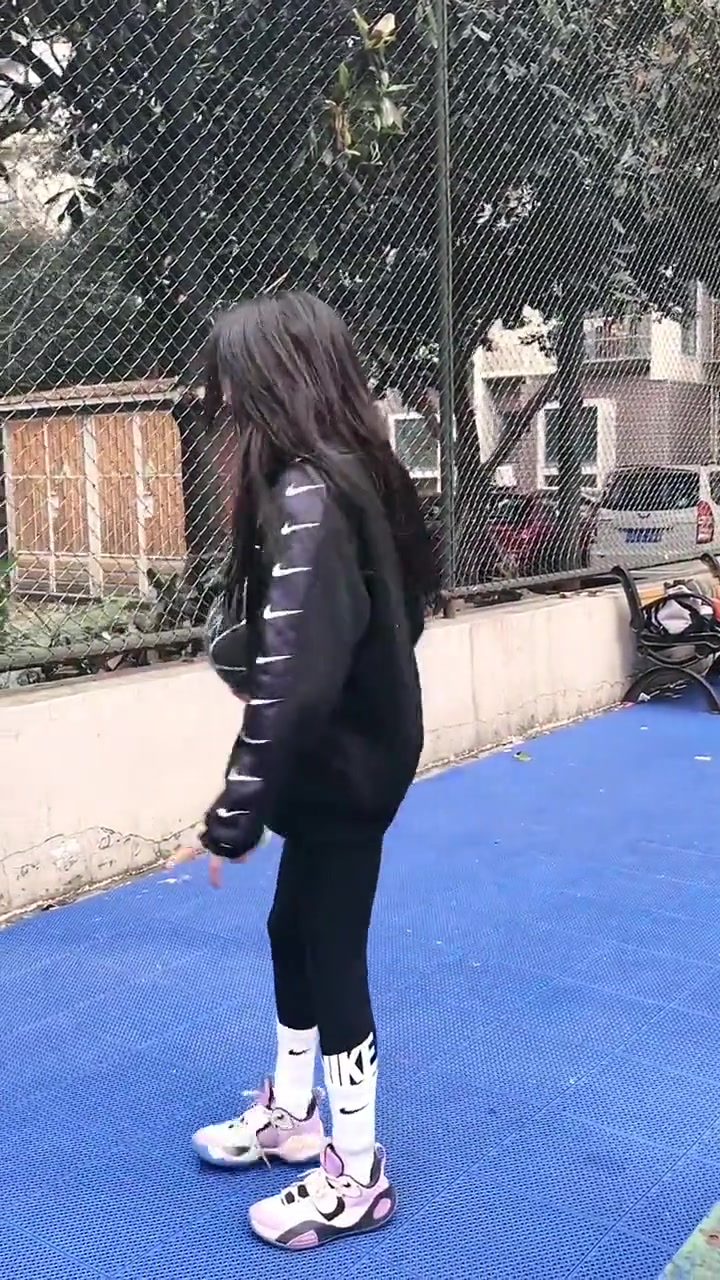 哟呵！小姐姐这球什么水平？