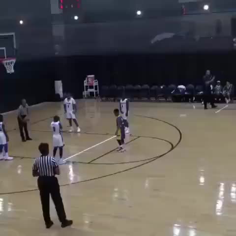 对抗级别不低啊！感受下美国小学的篮球赛~