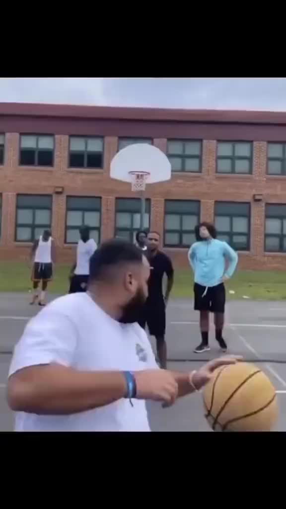 看这架势你还敢往里突吗？