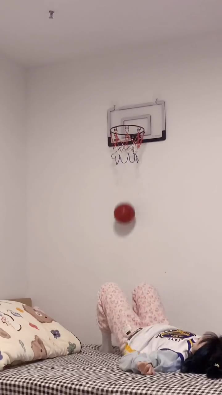 怎么会有这么可爱的女球迷呢