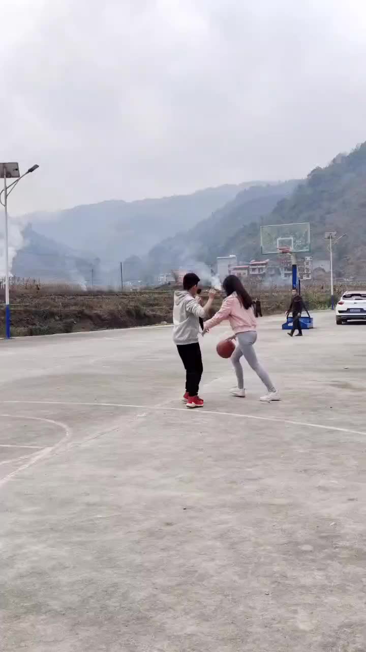 小姐姐这个单打什么水平？