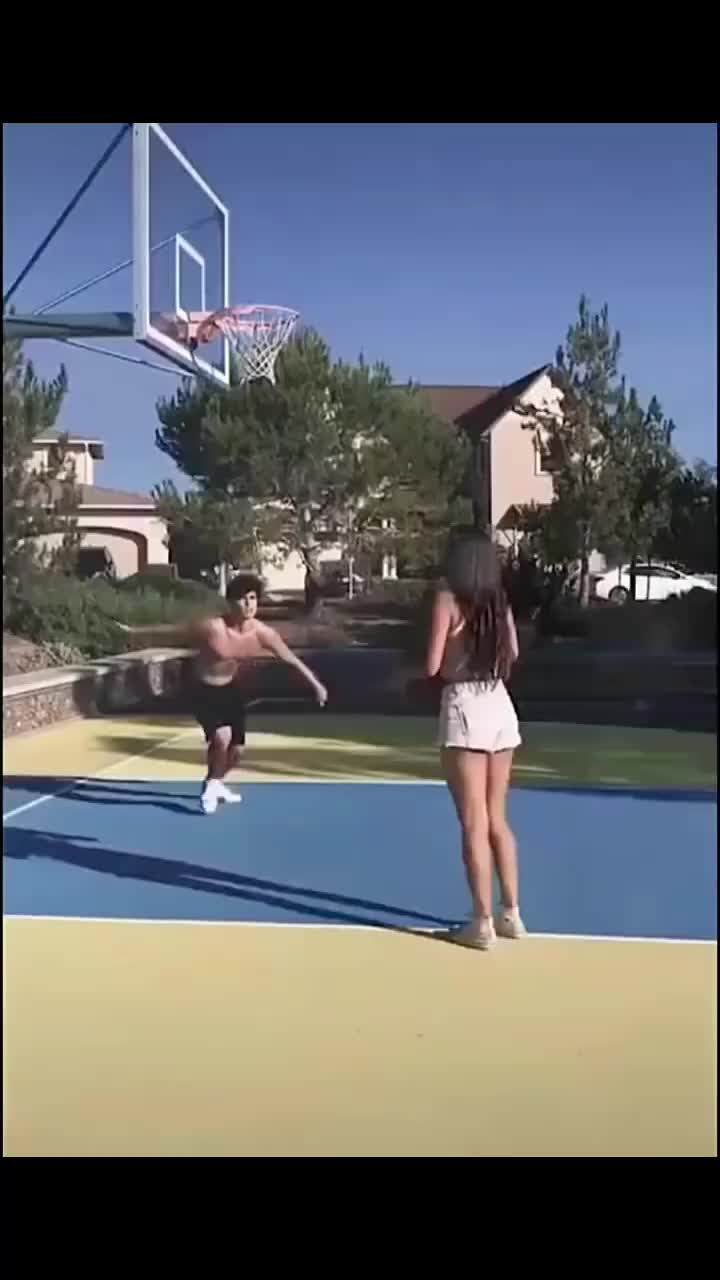 情人节就这么过得吗？直男是这么跟妹纸打球的