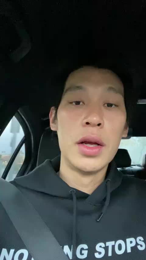 林书豪晒和友人打球视频并配文：继续训练！