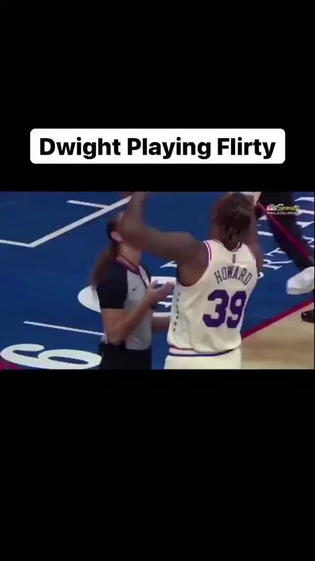 最近这名女裁判的出镜频率有点高 跟霍华德有说有笑