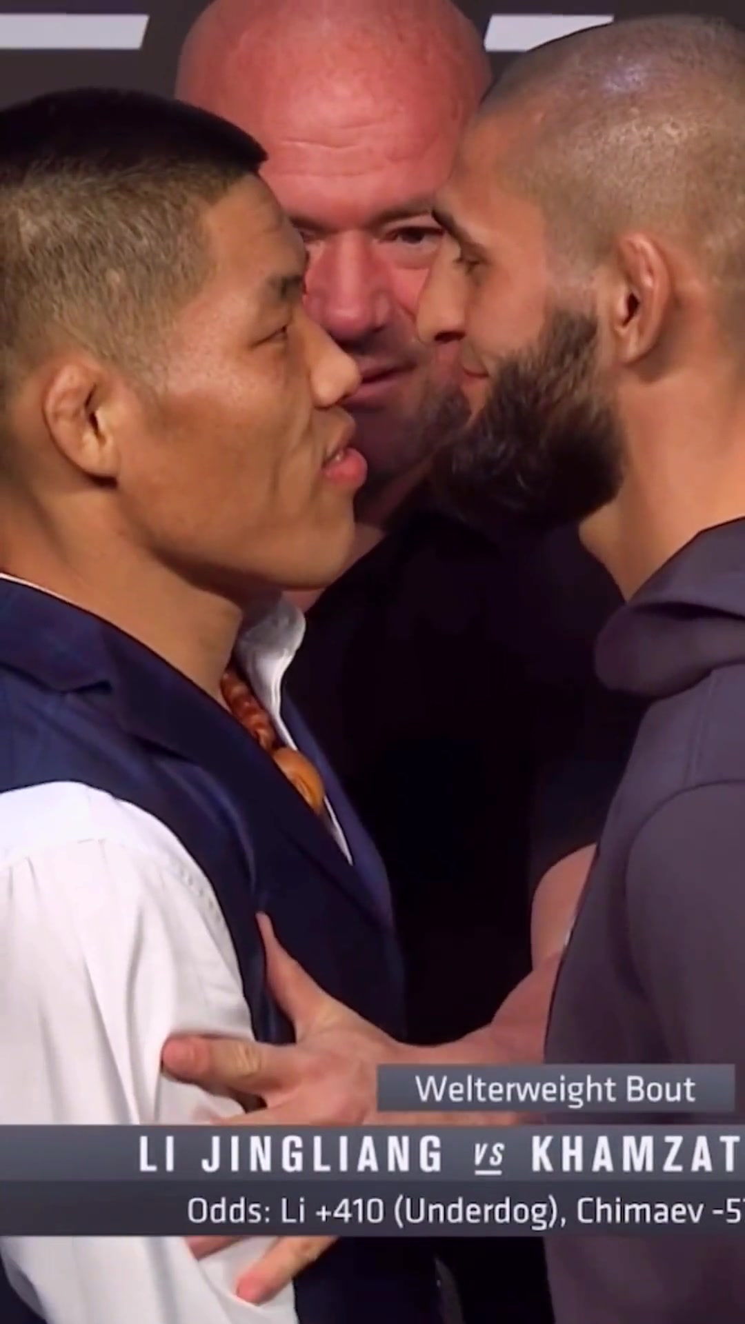 西装暴徒李景亮赛前发布会怒视奇马耶夫