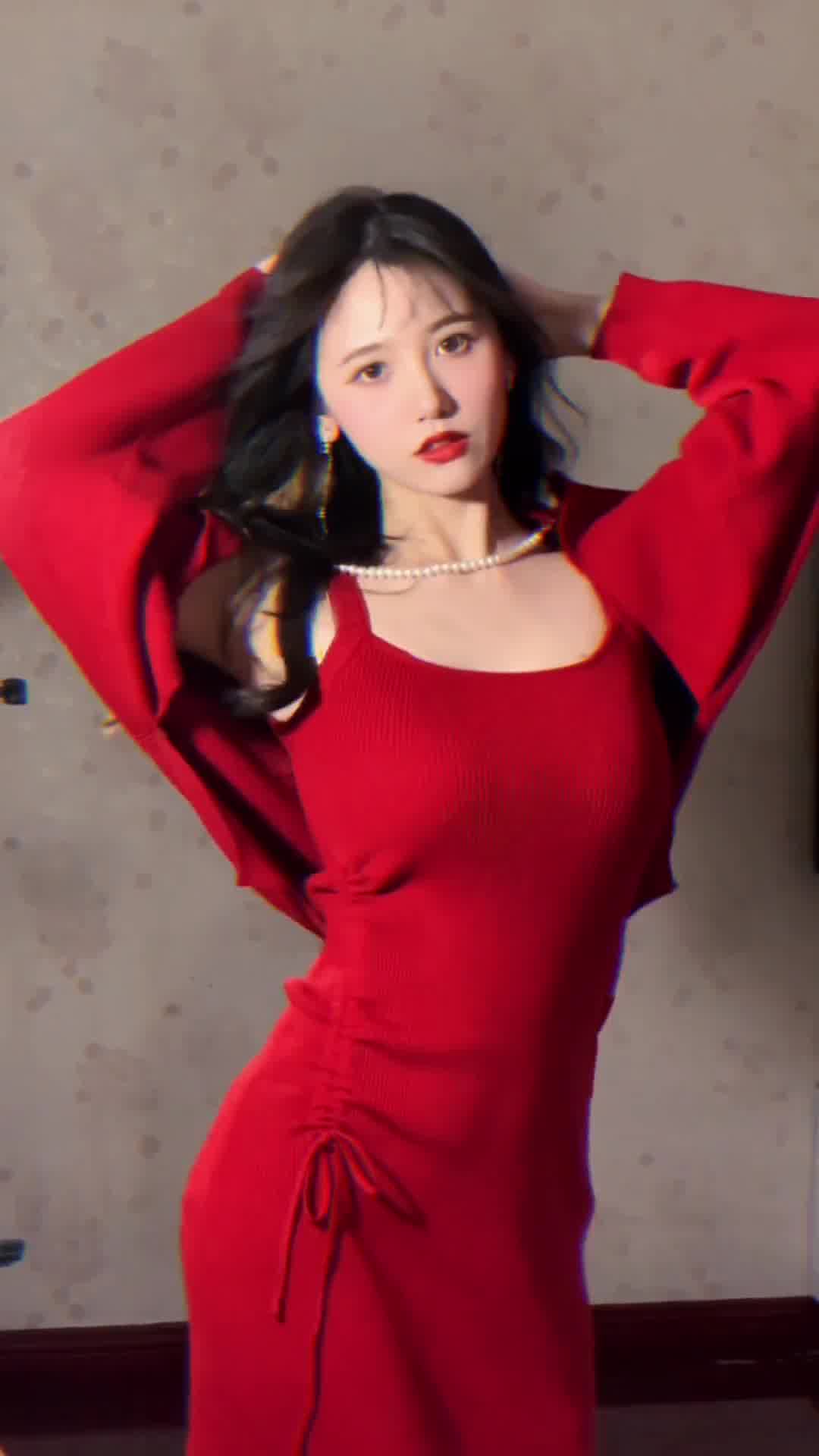 哇喔！网红女神“一栗小莎子”这变装可还行？😍-直播吧zhibo8.cc