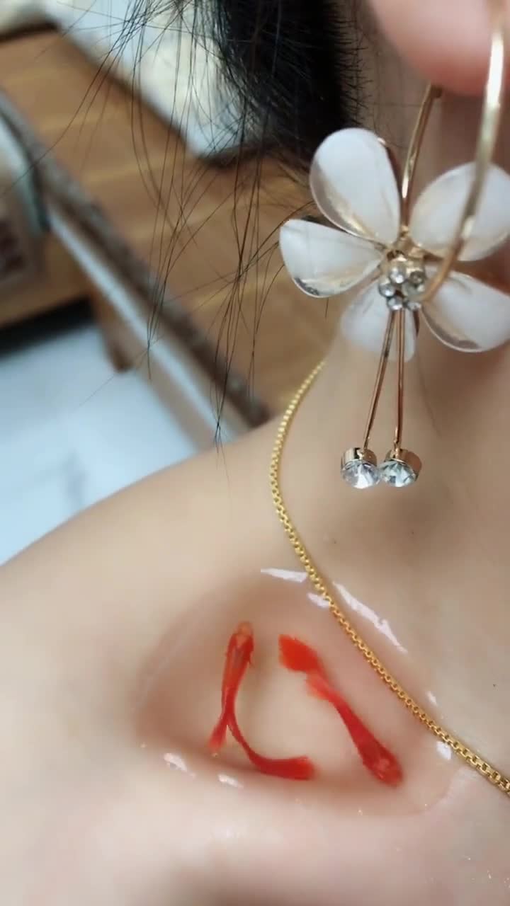 锁骨养两条金鱼有点东西