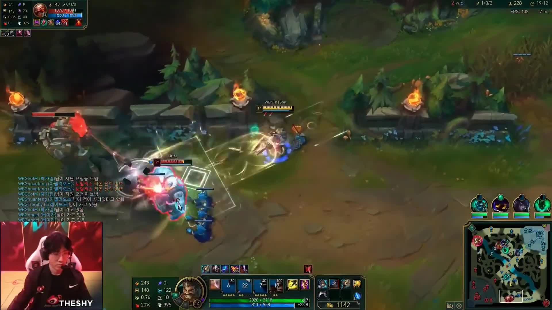 Theshy男枪1V4操作第一视角，队友信号都点烂了！-直播吧zhibo8.cc