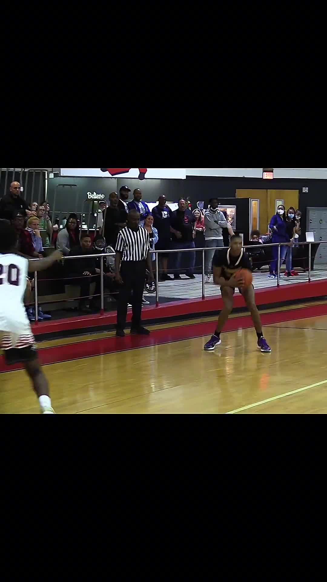 谁说只有一只手就不能打篮球了？