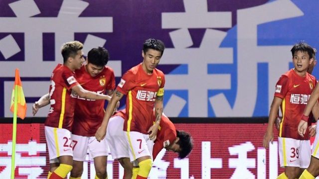 中超-杨立瑜打入球队赛季首球双方各一人染红 广州1-0河北取首胜