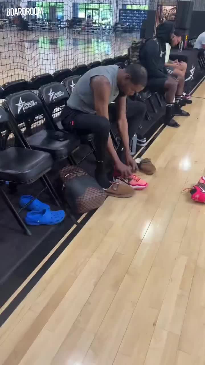 两耳不闻窗外事！杜兰特休赛期训练保持状态