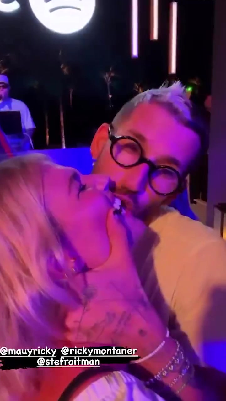 情侣当面狂啃！阿Kun：我应该在车底…