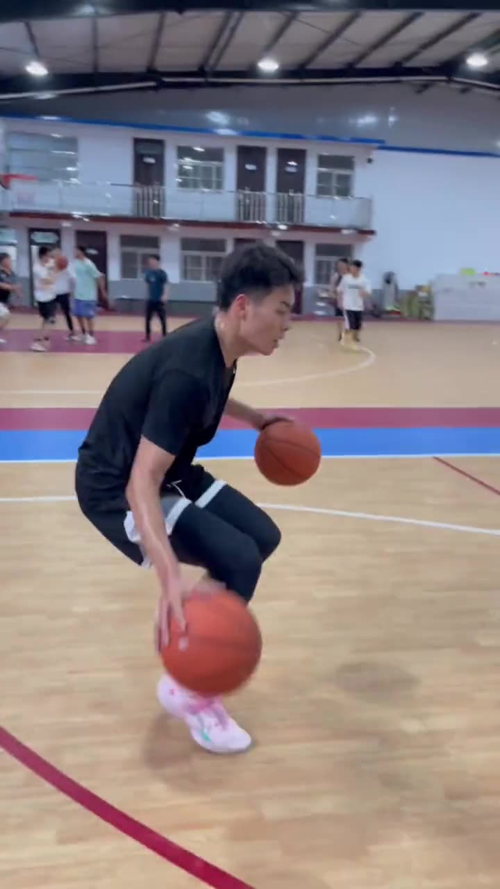 上海后卫李添荣的控球什么水平？