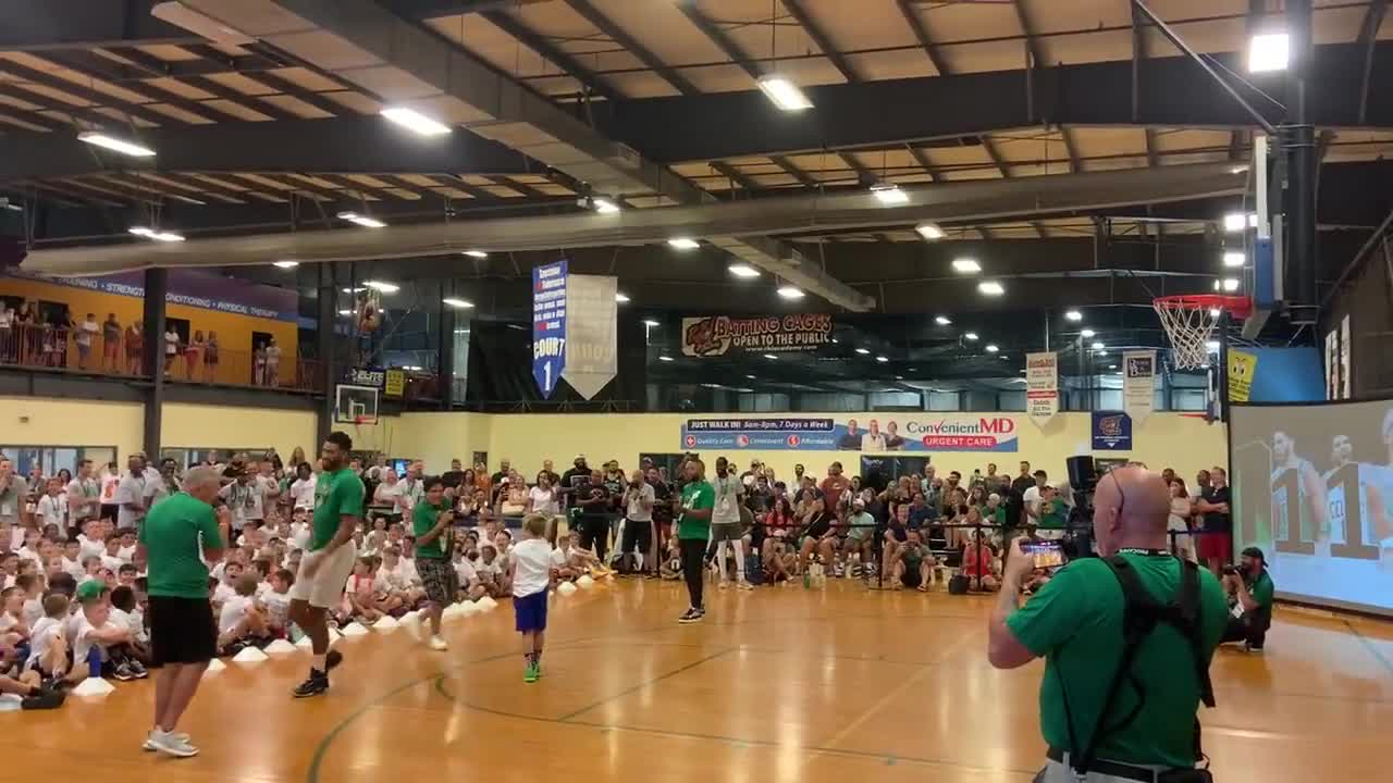 塔图姆：小学生打不过，幼儿园的我总打得过吧去**的篮球梦