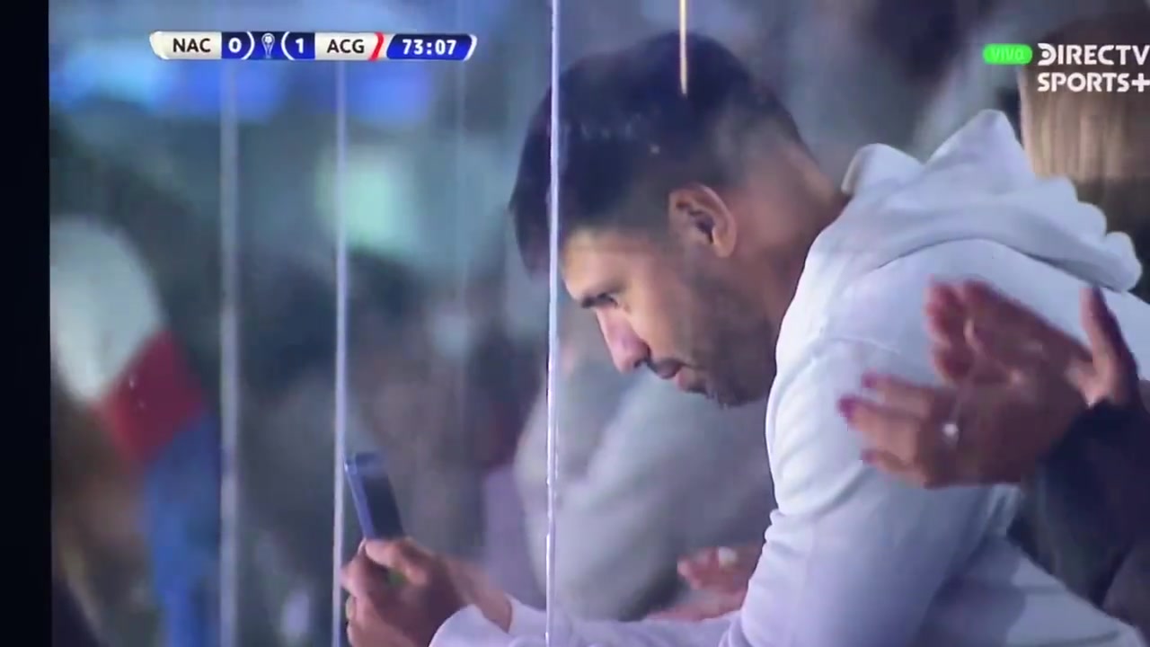 别让梅老板看到！阿Kun现场观战苏牙首秀