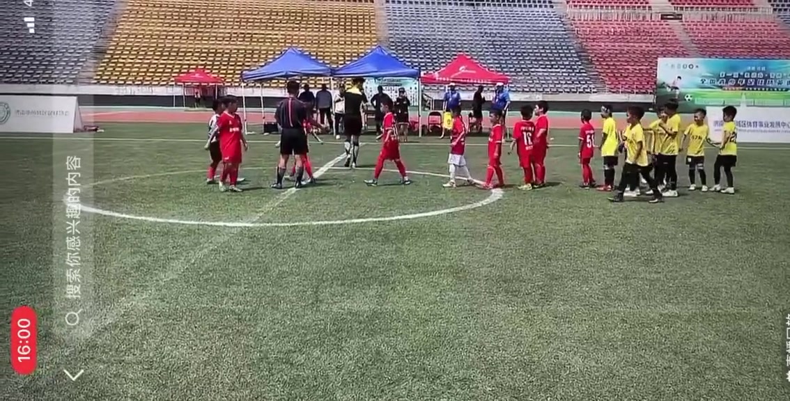 少儿足球比赛！赛后教练和裁判爆发冲突！