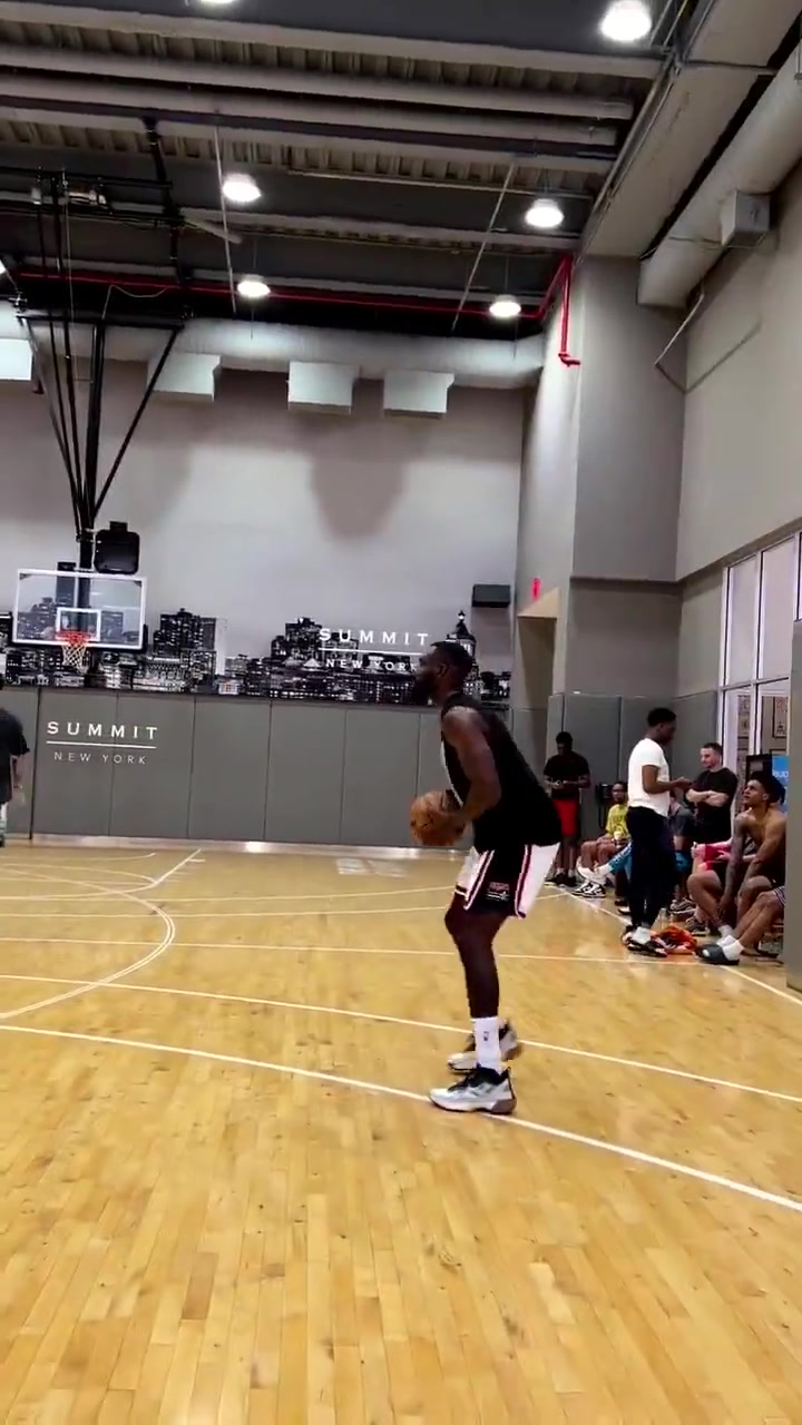 杰伦-布朗练习投篮三分11连中！凯尔特人还会将他交易么？