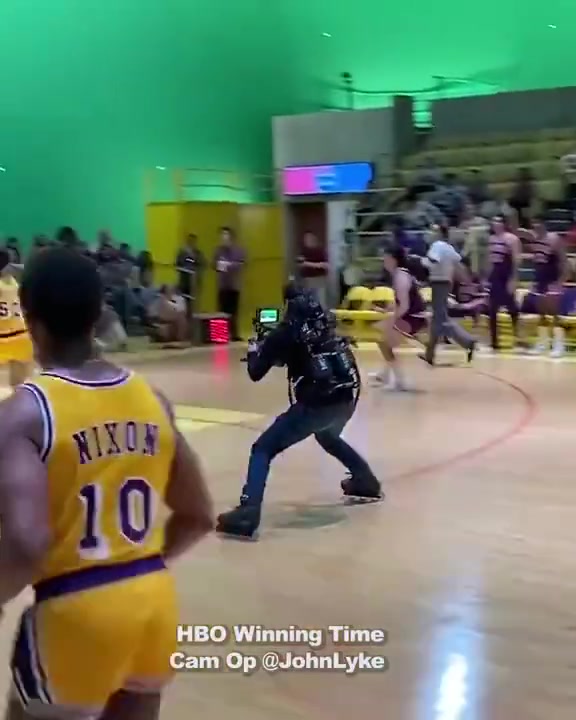 摄影师加鸡腿！美剧《胜利时刻：湖人王朝崛起》现场拍摄花絮