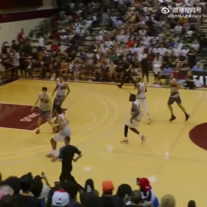 绿军两代领袖！塔图姆追身三分不中，托马斯迎着塔图姆后仰命中