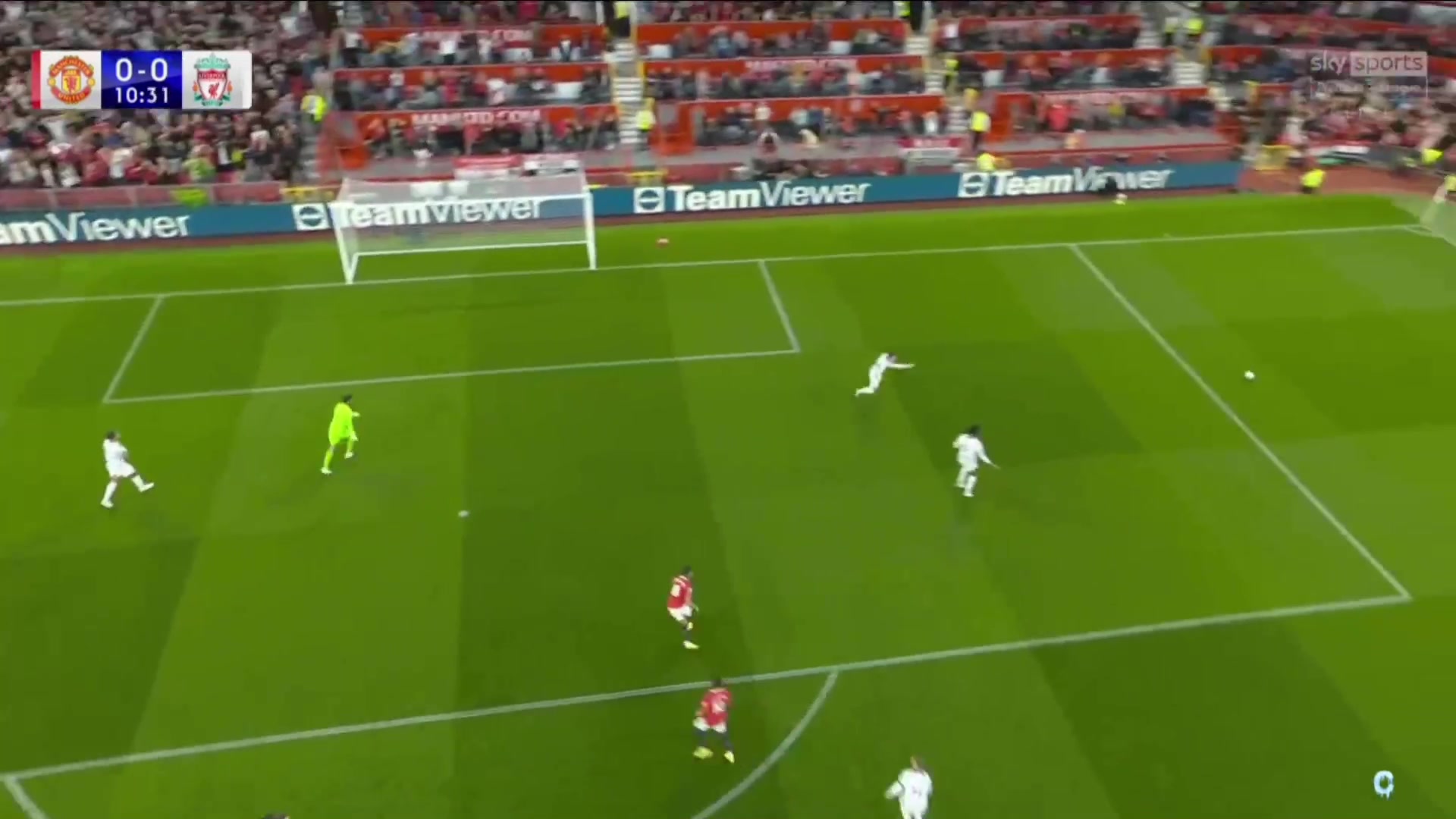 庆祝早了伊兰加绝佳机会中柱 滕哈赫高举双手庆祝随后又放下