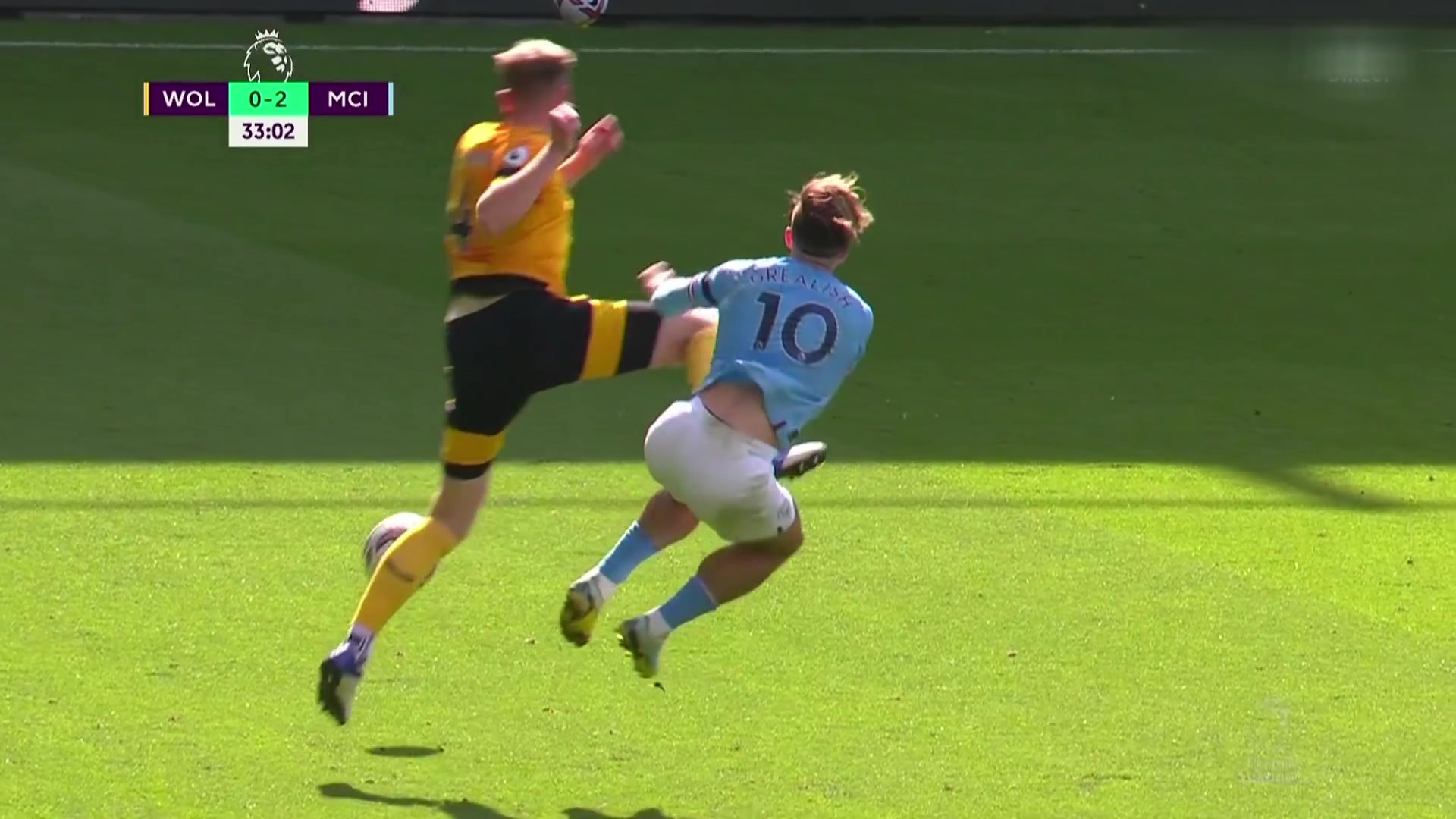 杀人啊?柯林斯飞踹格拉利什腹部被直红罚下