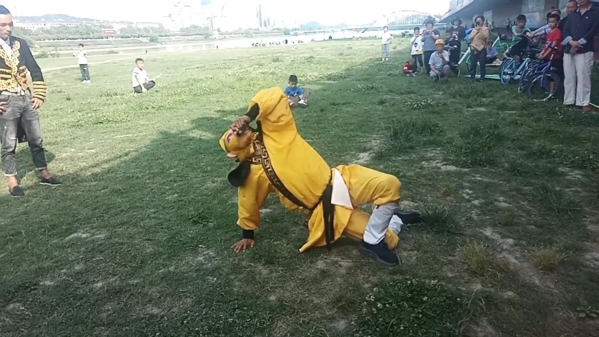 大圣醉酒凡间!猴哥这醉拳耍的如何?-直播吧