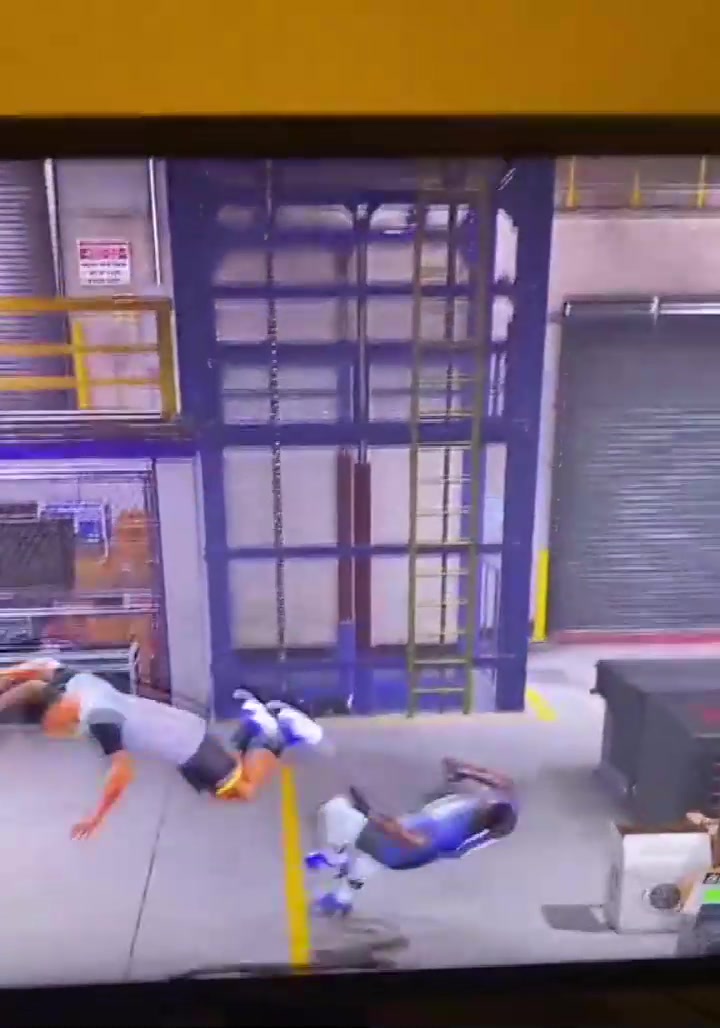 网友用游戏恶搞：普尔怒踢追梦蛋蛋！还抡椅子砸头！