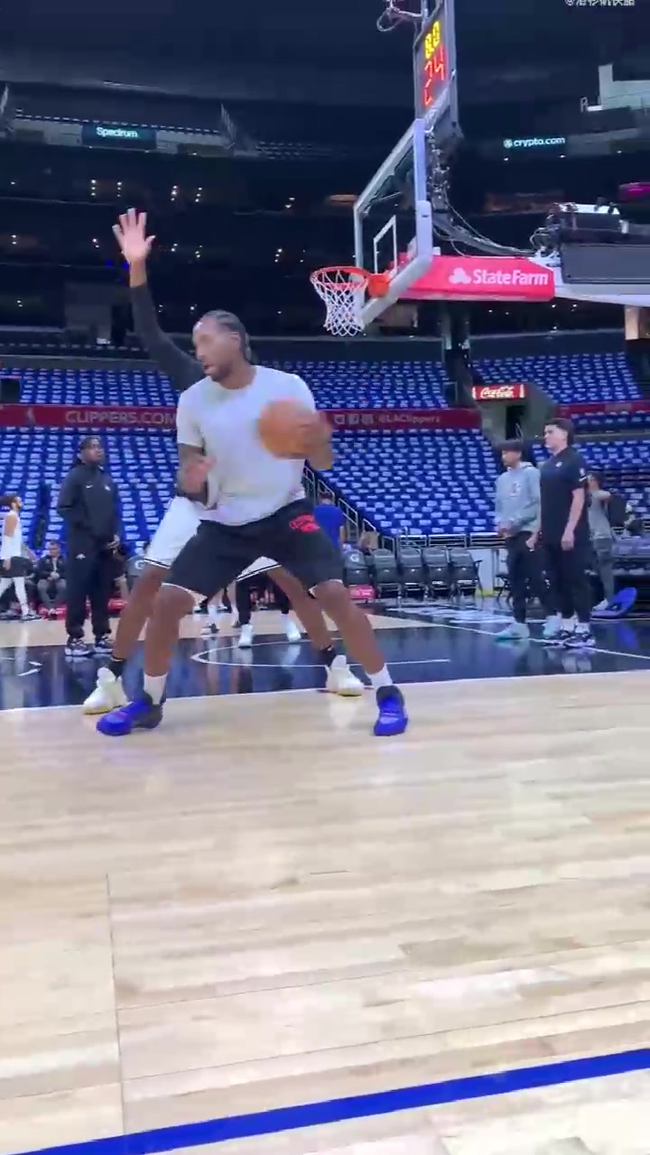 机器程序启动！莱昂纳德赛前热身 中距离单打教学再现！