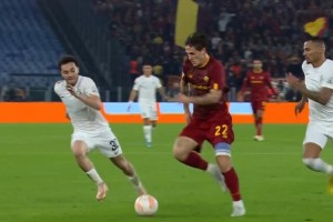 欧联-佩莱格里尼点射双响 罗马3-1逆转卢多戈雷茨进1/8决赛附加赛