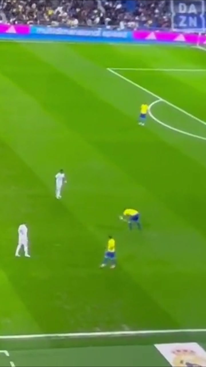 罗德里戈对后卫强大的冲击力