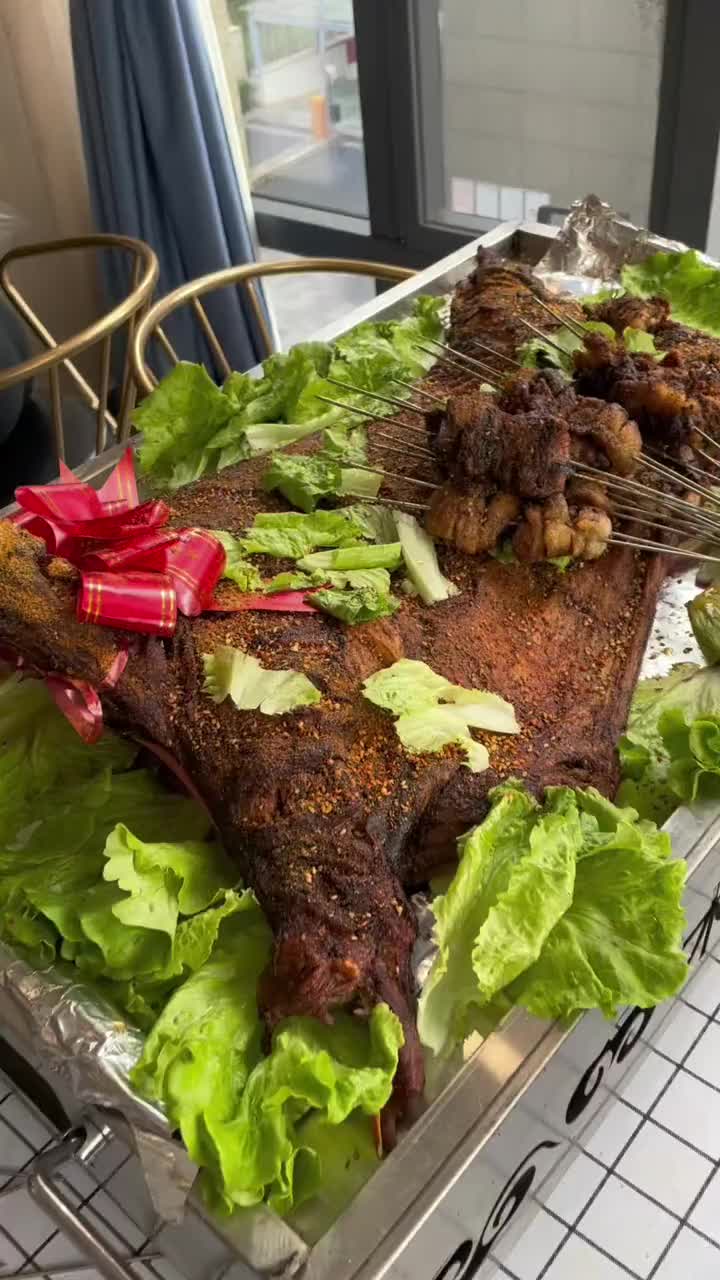 又是西指导买的单？南京同曦队又吃烤全羊了~