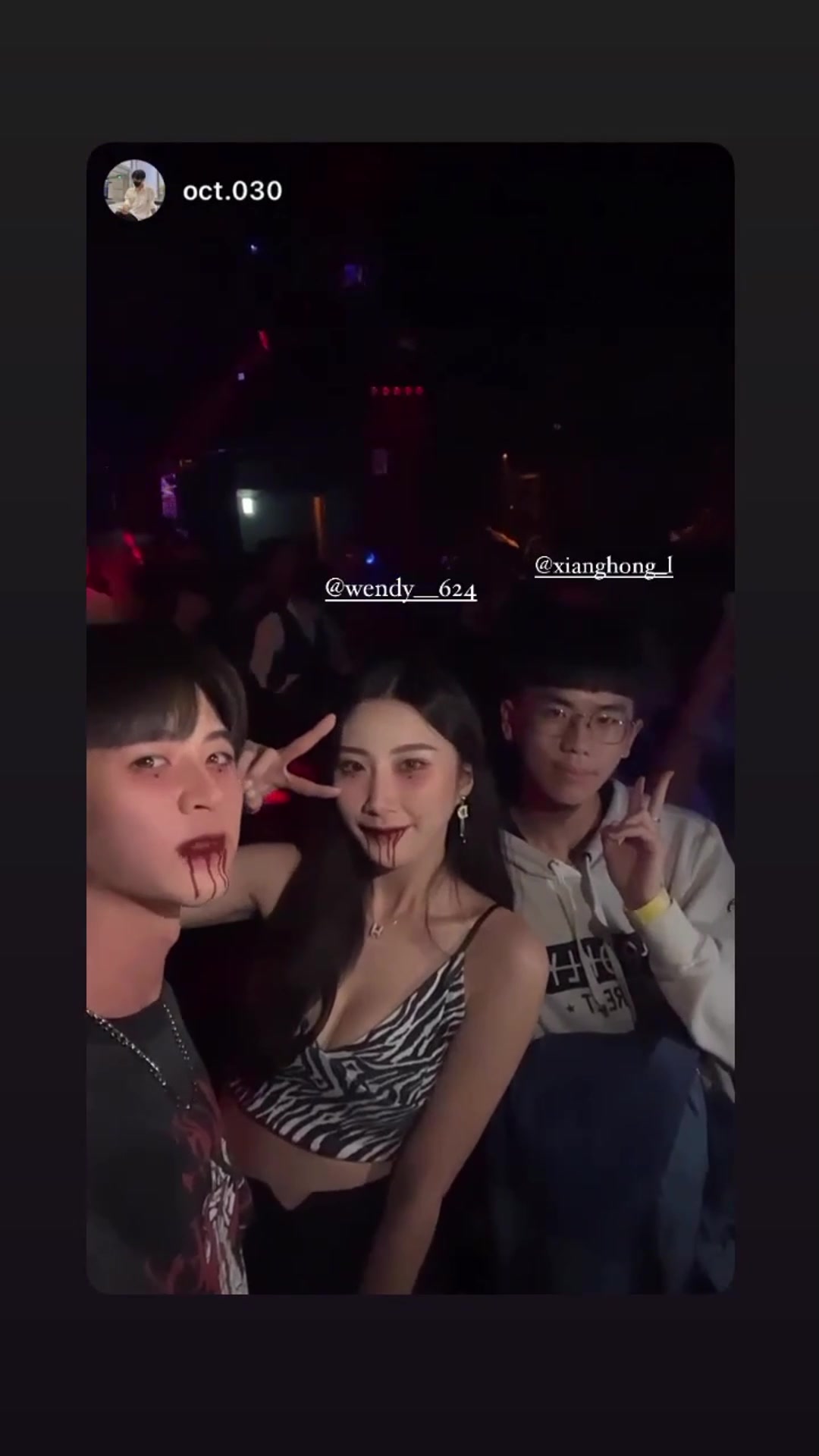 真好看！霍华德点赞美女Wendy出席社交场合，与多名男生合照