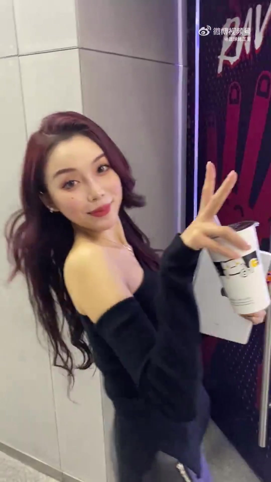 这颜值+长腿！NBA女主播小太阳，应该是很多吧友的菜吧？