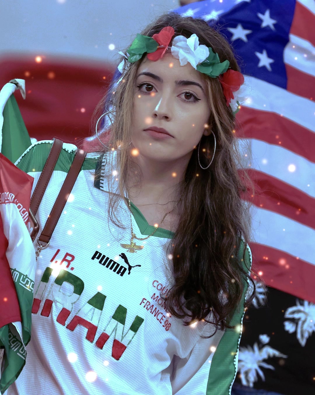 这是天使吗？看台这位伊朗球迷太美了，能看一上午