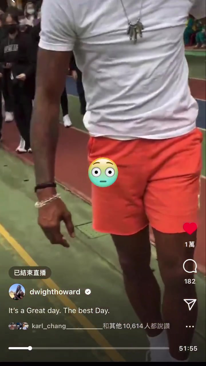 霍师傅有点蛋疼！魔兽生日当天造访校园做活动，遭小朋友袭裆！