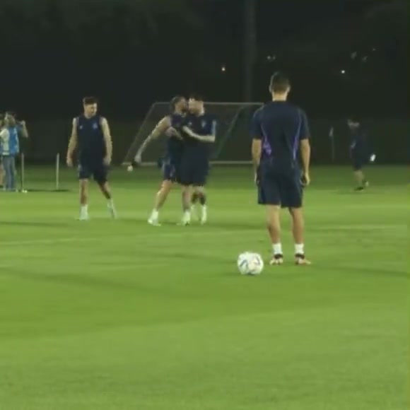 这是造反？德保罗胸撞梅西“挑衅”