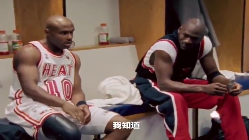 一个新人竟成主角！98年全明星 乔丹和众球星讨论年仅19岁的科比