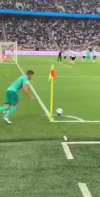 跟着球迷镜头感受克罗斯3年前西超杯角球破门