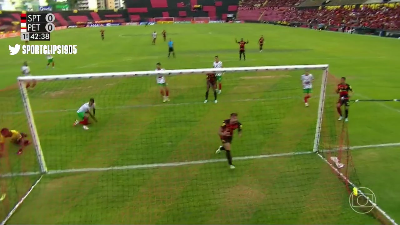 什么水平？面对空门右脚射门，左脚解围