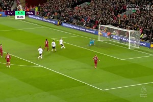 [进球视频] 打爆了！萨拉赫凌空爆射破门！利物浦66分钟4-0领先曼联