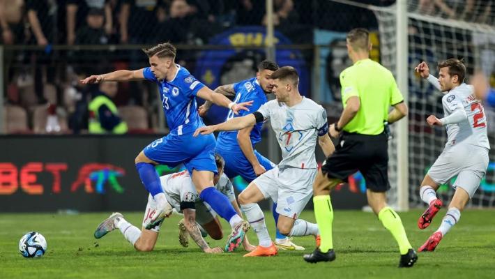 欧预赛-克鲁尼奇梅开二度 波黑3-0冰岛