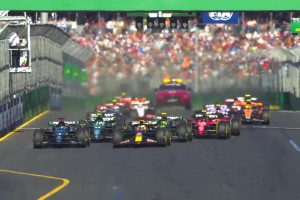 F1澳大利亚站：维斯塔潘夺冠，周冠宇第9获赛季首分！8人退赛