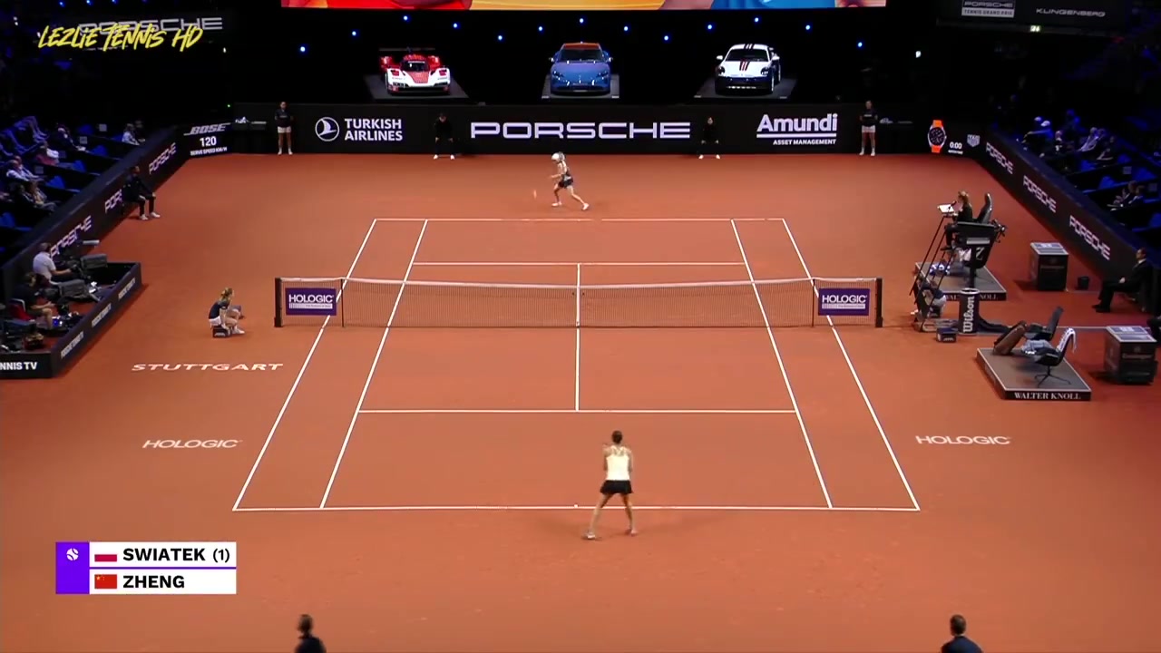 WTA500斯图加特站第2轮：郑钦文不敌世界第一斯瓦泰克，止步16强