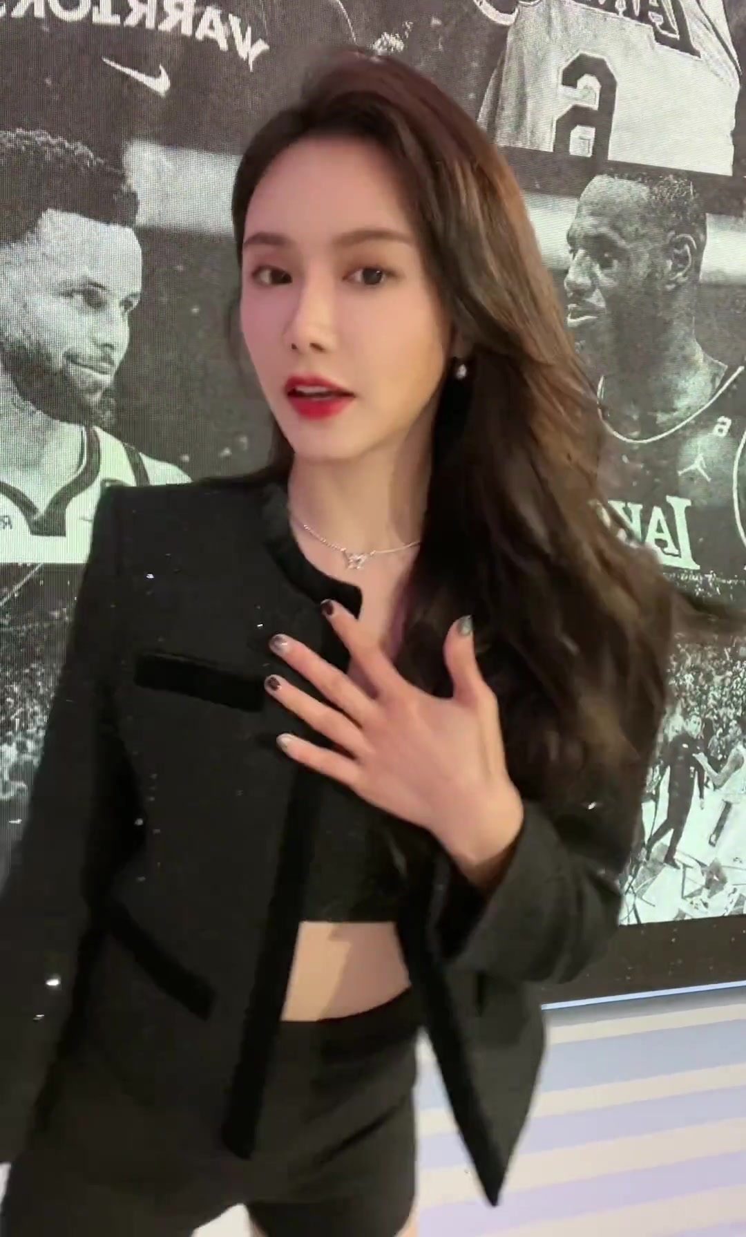 美娜：咱们主场见吧~-直播吧