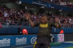 [进球视频] 维蒂尼亚传中击中横梁 姆巴佩门前头球补射破门