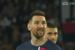 [射门被扑] 梅西巴黎生涯最后一脚射门！梅西高质量任意球射门被扑出！