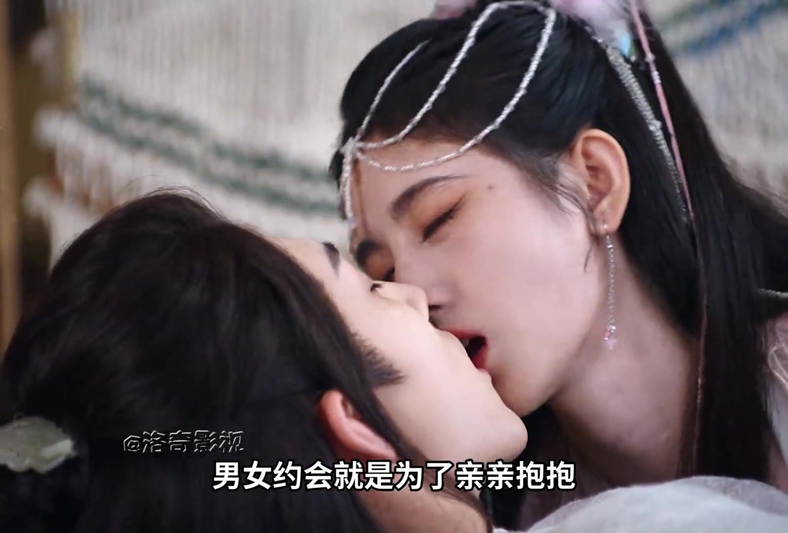 鞠婧祎与郭俊辰的高甜吻戏 溢处屏幕的甜!