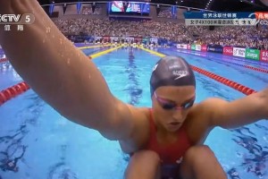 女子4X100米混合泳接力决赛，中国队最终获得第四美国队夺冠