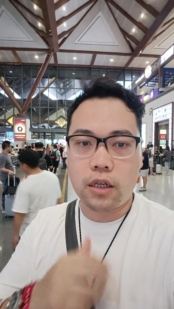 王子星谈哈登炮轰莫雷是骗子:登哥肯定不会和莫🐶一队了 硬啊-直播吧