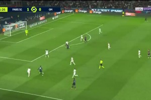 [进球视频] 阿什拉夫超远远射中柱 穆阿尼门前补射破门